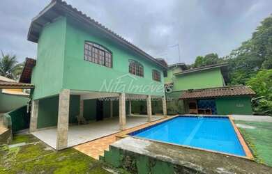 Imagem: A casa em condomínio possui 4 Dormitórios, 3 Banheiros, 178m²