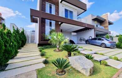 Imagem: A casa em condomínio possui 3 Dormitórios, 4 Banheiros, 245m²