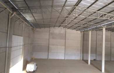 Imagem: O depósito possui 3 Vagas na garagem, 1.620m² de Área, Imóvel