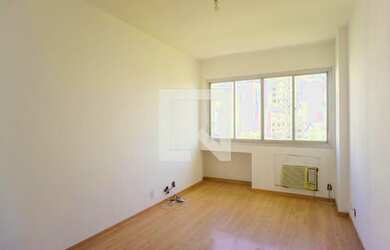 Imagem: O apartamento possui 2 Dormitórios, 1 Banheiro, 2 Vagas na