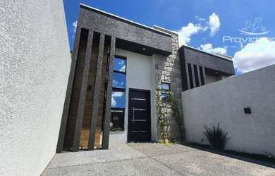 Imagem: A casa possui 3 Dormitórios, 2 Banheiros, 2 Vagas na garagem