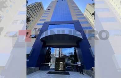 Imagem: O depósito possui 5 Vagas na garagem e 222m² de Área e está