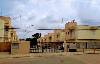 Imagem: A casa possui 2 Dormitórios, 1 Banheiro, 2 Vagas na garagem