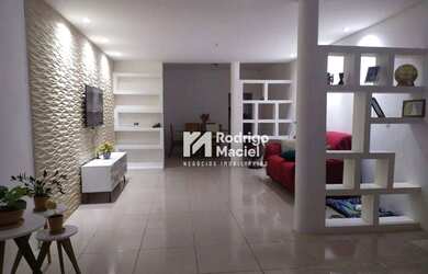 Imagem: A casa possui 4 Dormitórios, 2 Banheiros, 2 Vagas na garagem