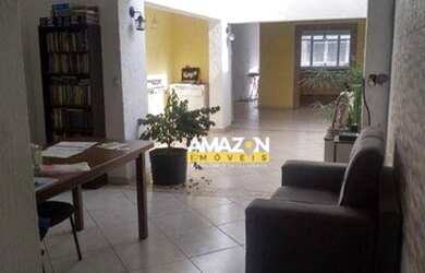 Imagem: A casa possui 5 Dormitórios, 4 Banheiros, 2 Vagas na garagem