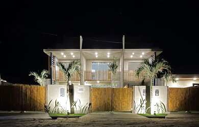 Imagem: A casa possui 3 Dormitórios, 4 Banheiros, 2 Vagas na garagem