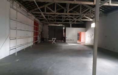 Imagem: O depósito possui 385m² de Área e está localizado em Vila