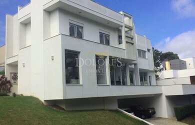 Imagem: A casa em condomínio possui 3 Dormitórios, 3 Banheiros, 300m²