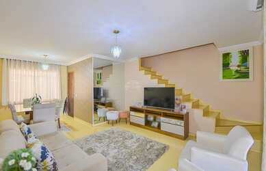 Imagem: A casa possui 4 Dormitórios, 2 Banheiros, 2 Vagas na garagem