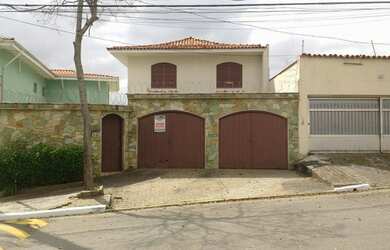 Imagem: A casa possui 4 Dormitórios, 5 Banheiros, 2 Vagas na garagem