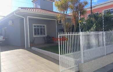 Imagem: A casa possui 3 Dormitórios, 3 Banheiros, 4 Vagas na garagem