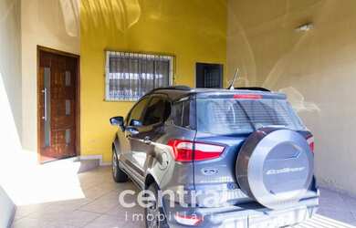 Imagem: A casa possui 3 Dormitórios, 3 Banheiros, 2 Vagas na garagem