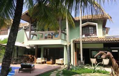 Imagem: A casa em condomínio possui 4 Dormitórios, 5 Banheiros e 404m²