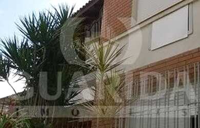 Imagem: A casa possui 4 Dormitórios, 5 Banheiros, 5 Vagas na garagem