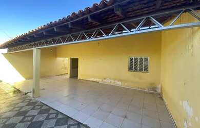 Imagem: A casa possui 2 Dormitórios, 2 Banheiros, 3 Vagas na garagem