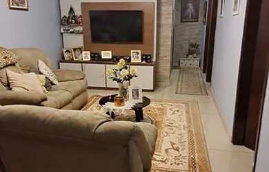 Imagem: A casa possui 5 Dormitórios, 3 Banheiros, 3 Vagas na garagem