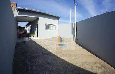 Imagem: A casa possui 2 Dormitórios, 1 Banheiro, 3 Vagas na garagem