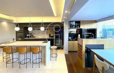 Imagem: O apartamento possui 3 Dormitórios, 5 Banheiros, 2 Vagas na