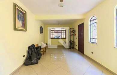 Imagem: A casa possui 3 Dormitórios, 3 Banheiros, 2 Vagas na garagem