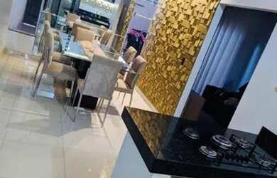 Imagem: A casa possui 3 Dormitórios, 2 Banheiros, 2 Vagas na garagem