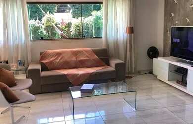 Imagem: A casa possui 2 Dormitórios, 3 Banheiros, 3 Vagas na garagem