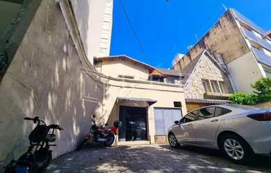 Imagem: O depósito possui 4 Vagas na garagem e 250m² de Área e está