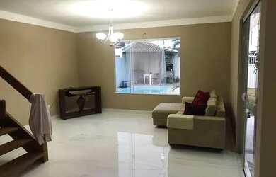 Imagem: A casa em condomínio possui 4 Dormitórios, 4 Banheiros, 2