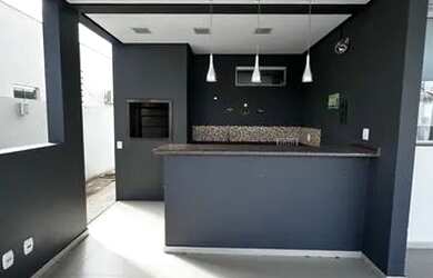 Imagem: A casa possui 4 Dormitórios, 4 Banheiros, 4 Vagas na garagem