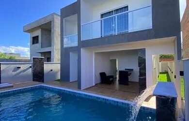 Imagem: A casa possui 3 Dormitórios, 3 Banheiros, 3 Vagas na garagem