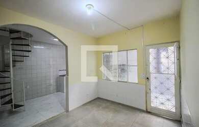 Imagem: A casa possui 3 Dormitórios, 2 Banheiros, 104m² de Área e