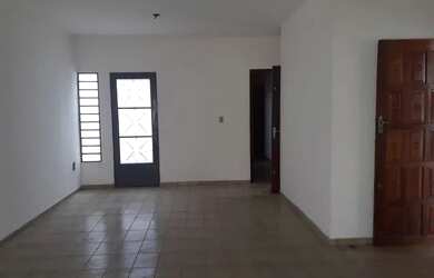 Imagem: A casa possui 3 Dormitórios, 3 Banheiros, 145m² de Área e