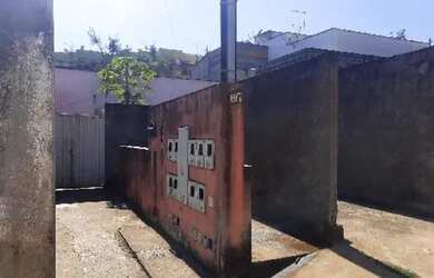 Imagem: A casa possui 2 Dormitórios, 1 Banheiro, 1 Vaga na garagem