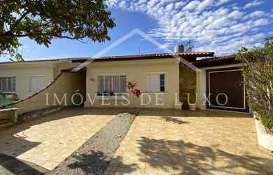 Imagem: A casa em condomínio possui 3 Dormitórios, 3 Banheiros e 97m²