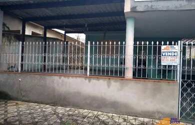 Imagem: A casa possui 3 Dormitórios, 1 Banheiro, 1 Vaga na garagem