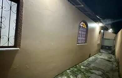 Imagem: A casa possui 2 Dormitórios, 1 Banheiro, 1 Vaga na garagem