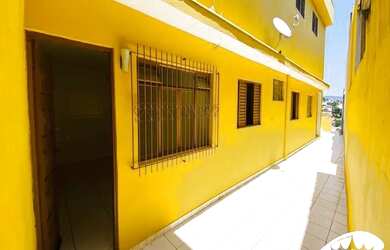 Imagem: A casa possui 2 Dormitórios, 2 Banheiros, 3 Vagas na garagem