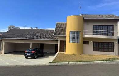 Imagem: A casa em condomínio possui 4 Dormitórios, 5 Banheiros, 4