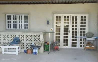 Imagem: A casa possui 2 Dormitórios e 2 Banheiros e está localizado