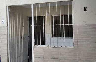 Imagem: A casa possui 2 Dormitórios, 1 Banheiro, 1 Vaga na garagem