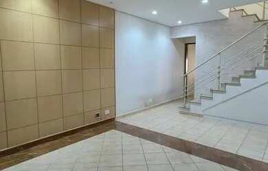 Imagem: A casa possui 3 Dormitórios, 3 Banheiros, 2 Vagas na garagem