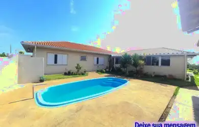 Imagem: A casa em condomínio possui 5 Dormitórios, 5 Banheiros, 2.500m²