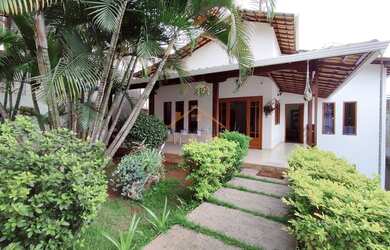 Imagem: A casa possui 5 Dormitórios, 5 Banheiros, 4 Vagas na garagem