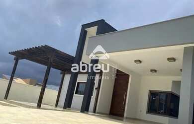 Imagem: A casa em condomínio possui 4 Dormitórios, 5 Banheiros, 2