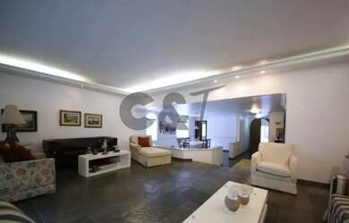 Imagem: A casa possui 4 Dormitórios, 5 Banheiros, 4 Vagas na garagem