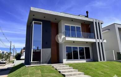 Imagem: A casa em condomínio possui 4 Dormitórios, 3 Banheiros, 2