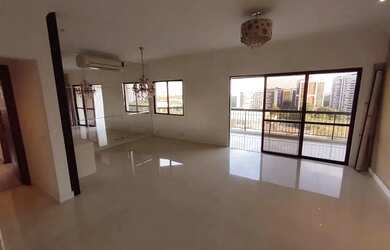 Imagem: O depósito possui 3 Vagas na garagem, 323m² de Área e está