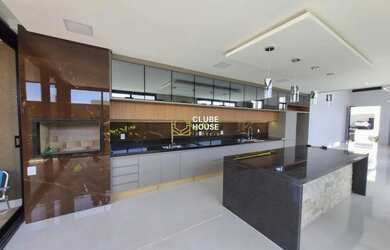 Imagem: A casa em condomínio possui 4 Dormitórios, 5 Banheiros, 4