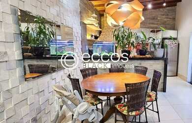 Imagem: A casa em condomínio possui 3 Dormitórios, 2 Banheiros, 2