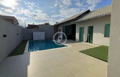 Imagem: A casa possui 2 Dormitórios, 2 Banheiros, 2 Vagas na garagem