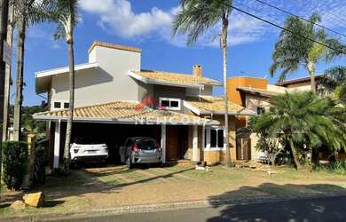 Imagem: A casa em condomínio possui 3 Dormitórios, 2 Banheiros, 4